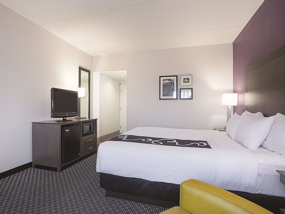 La Quinta Inn & Suites by Wyndham Baltimore BWI Airport 19/52
