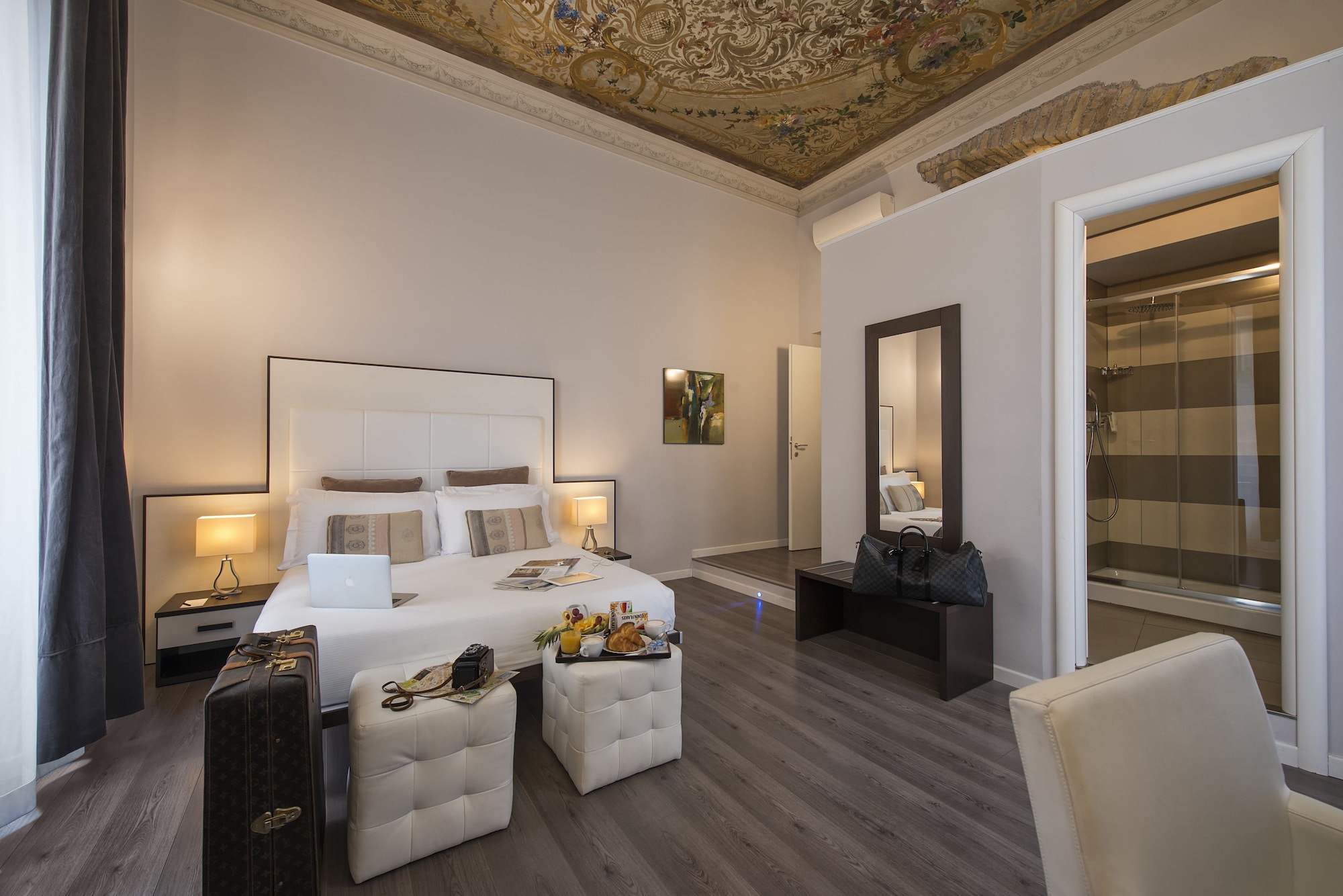 DELUXE, DOUBLE BED