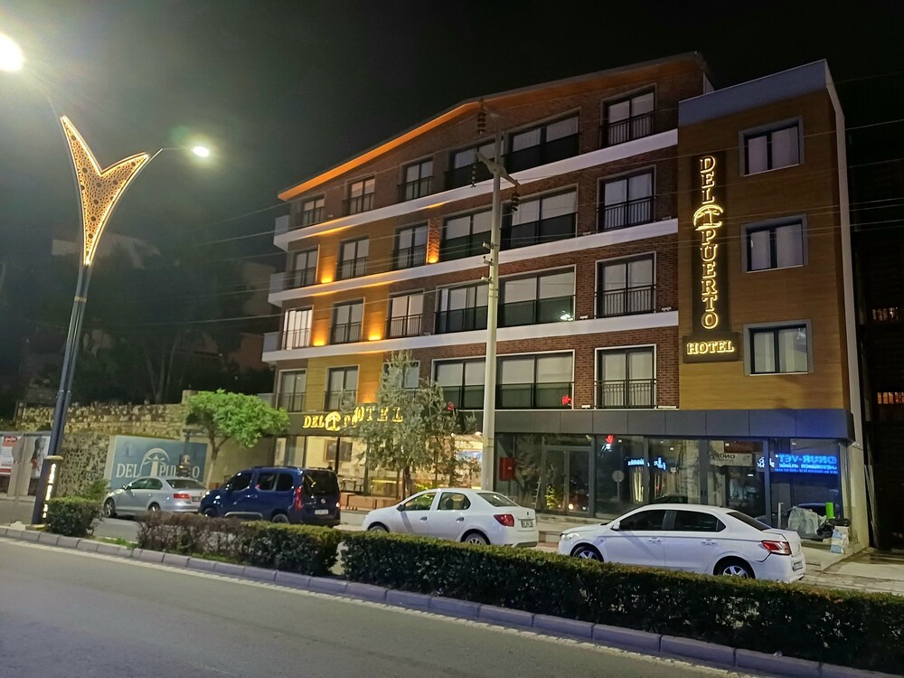 Del Puerto Hotel Aliaga 1/37