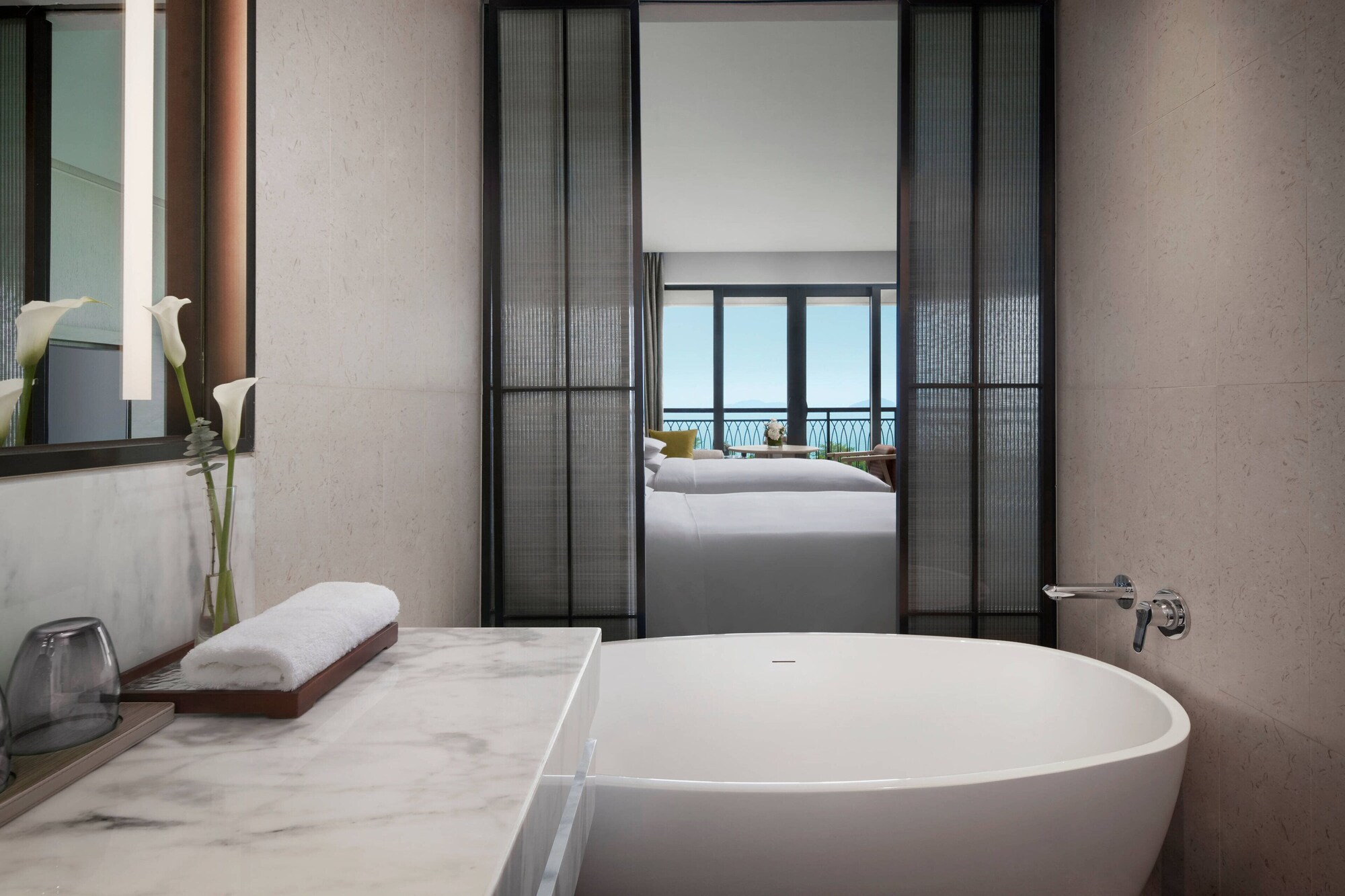 Grand, King Bed, Ocean Front، Marriott Yalong Bay 4/6
