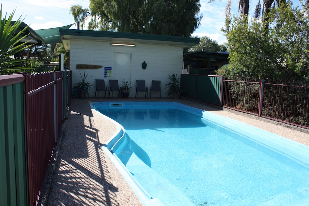 Roma Motel 1/24