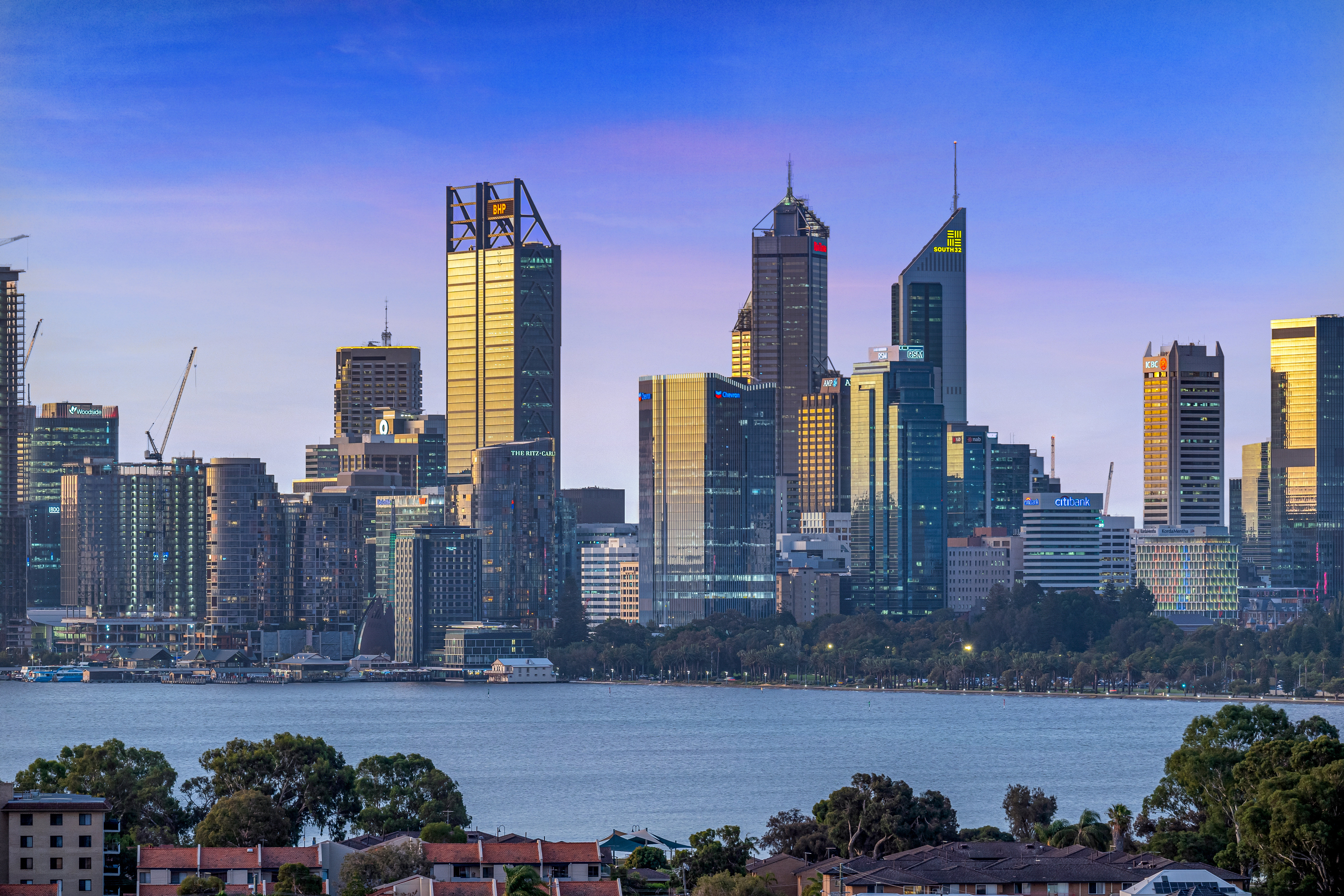 Metro Hotel Perth 44/48