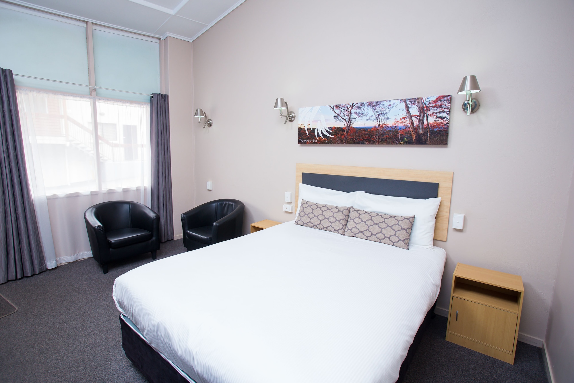 STUDIO, QUEEN BED