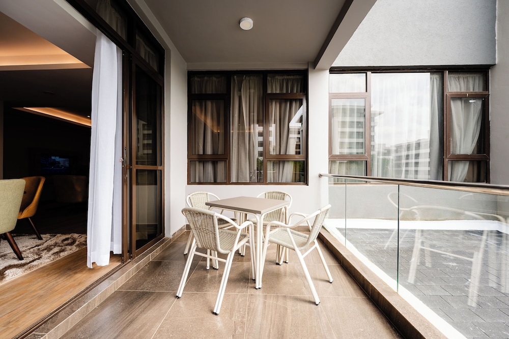 Trademark Suites at Enaki Town 20/60