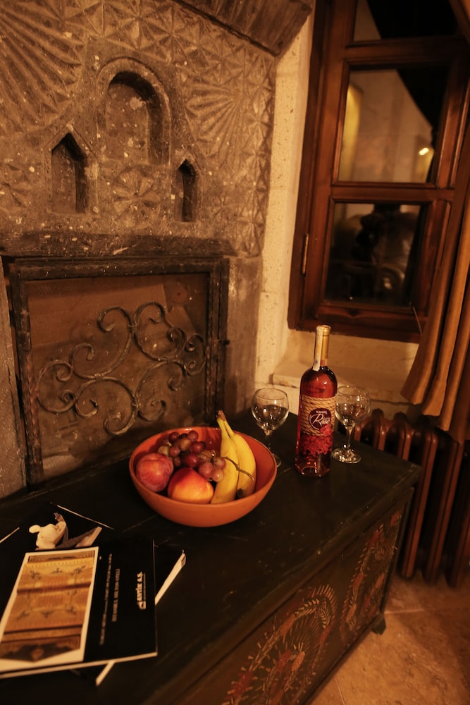 Eagle Cave Inn 38/50