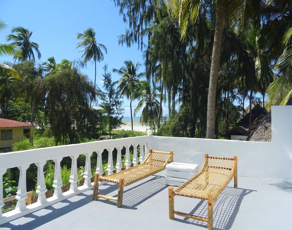 Makuti Beach Bungalows 7/65