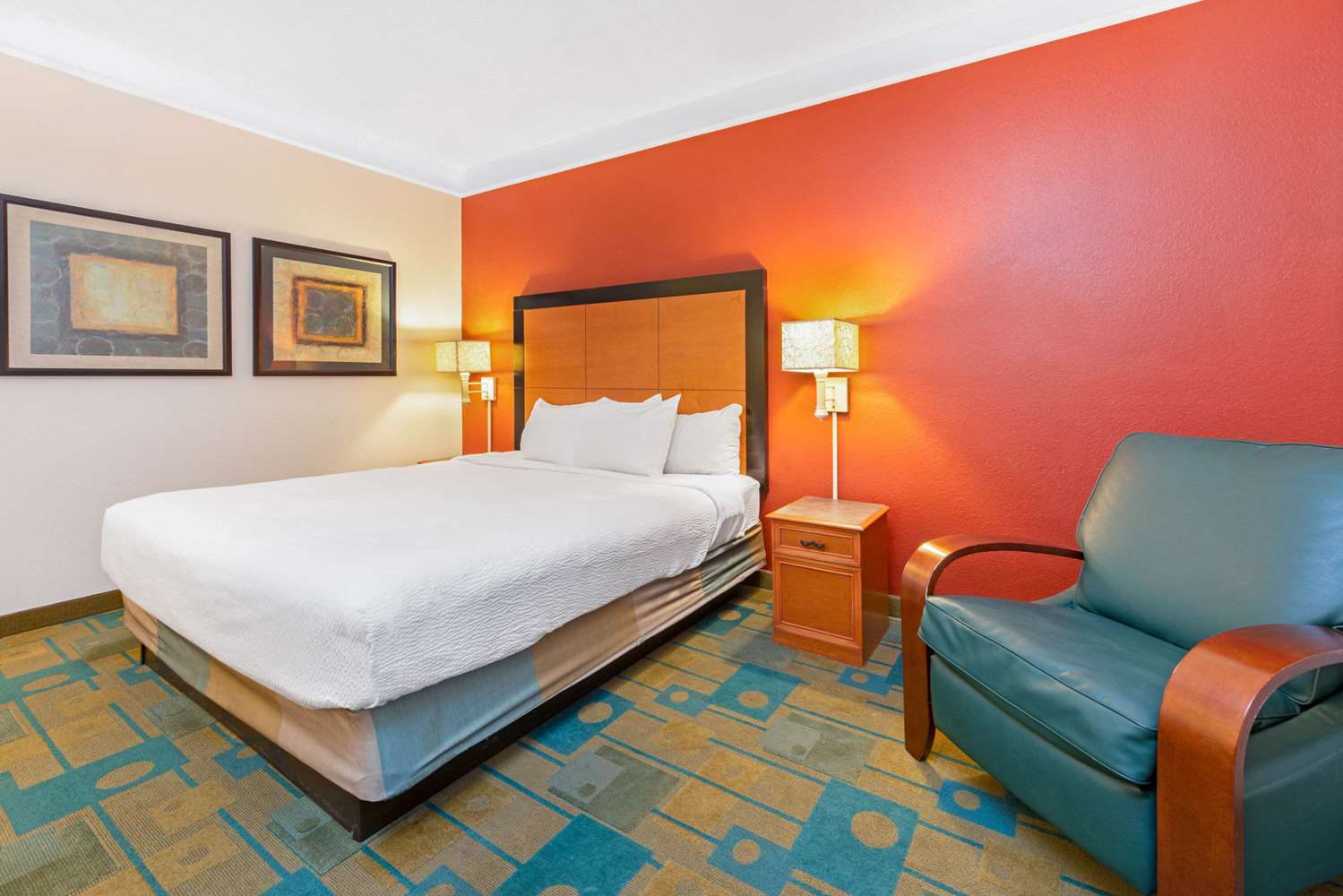 La Quinta Inn & Suites by Wyndham USF (Near Busch Gardens) 12/54