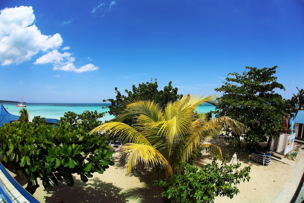 Negril Tree House Resort 61/69