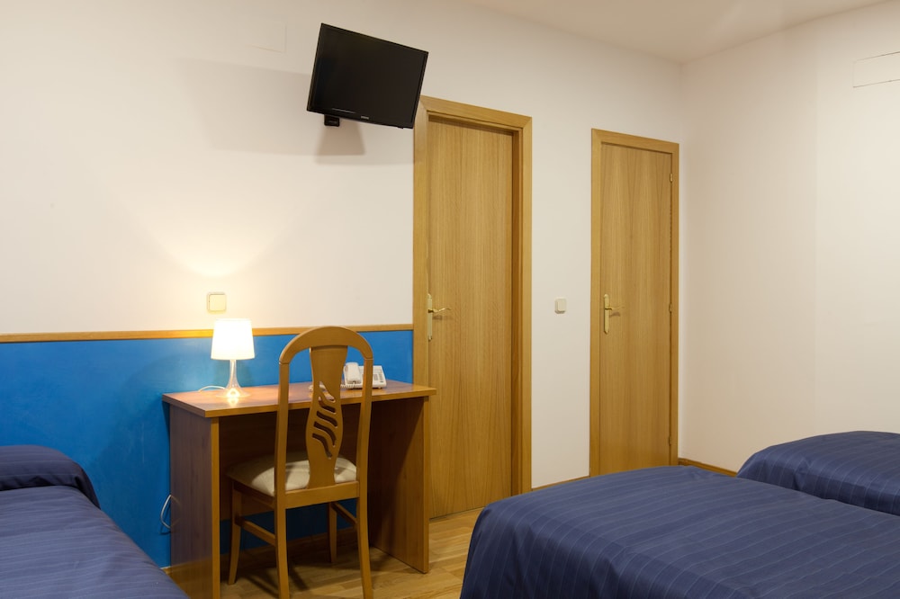 HOSTAL MONTALOYA 41/68