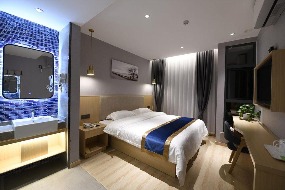 Standard, Shell Shanghai Normal University Hongcao Road Metro Station Guiping Road Hotel 2/2