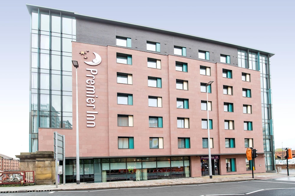 Premier Inn Manchester City Centre West Hotel in SALFORD