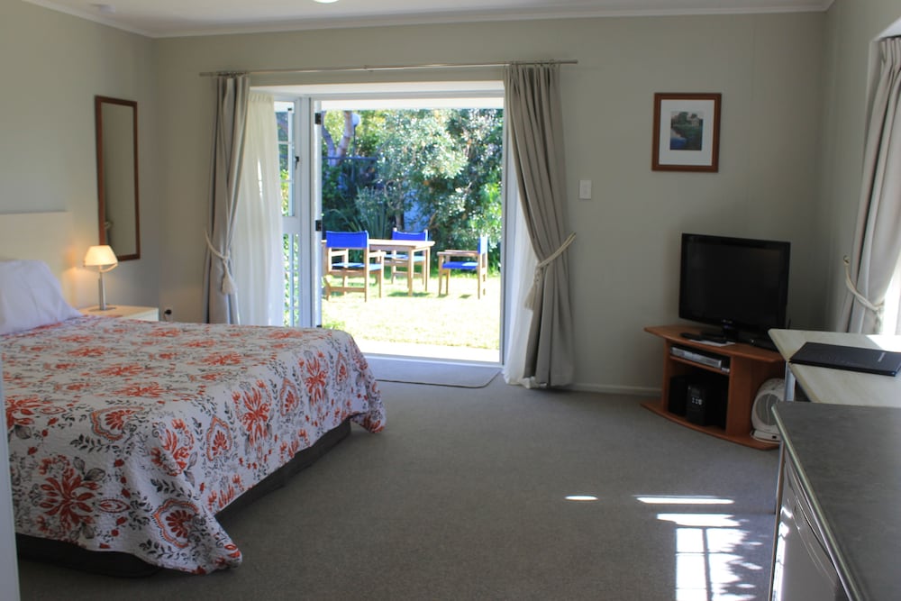 Ash Grove Boutique Motel 28/70