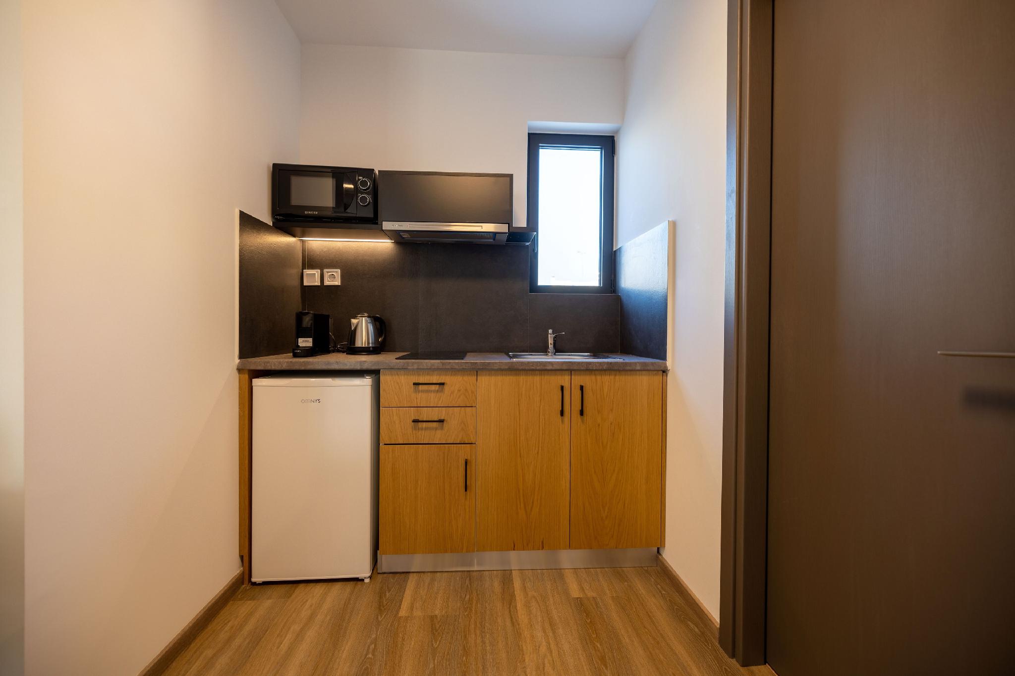 Earos Urban Living 3/23