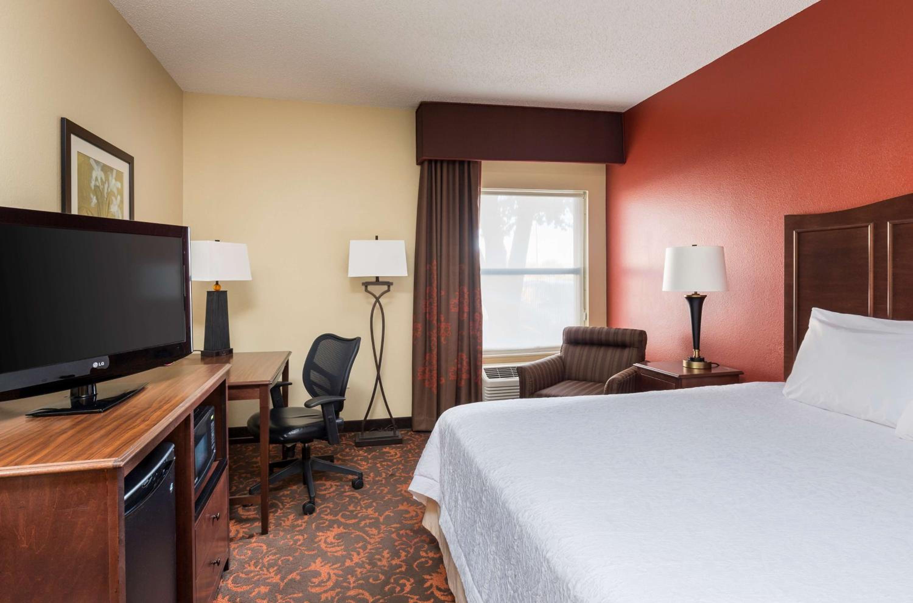 ROOM, KING BED