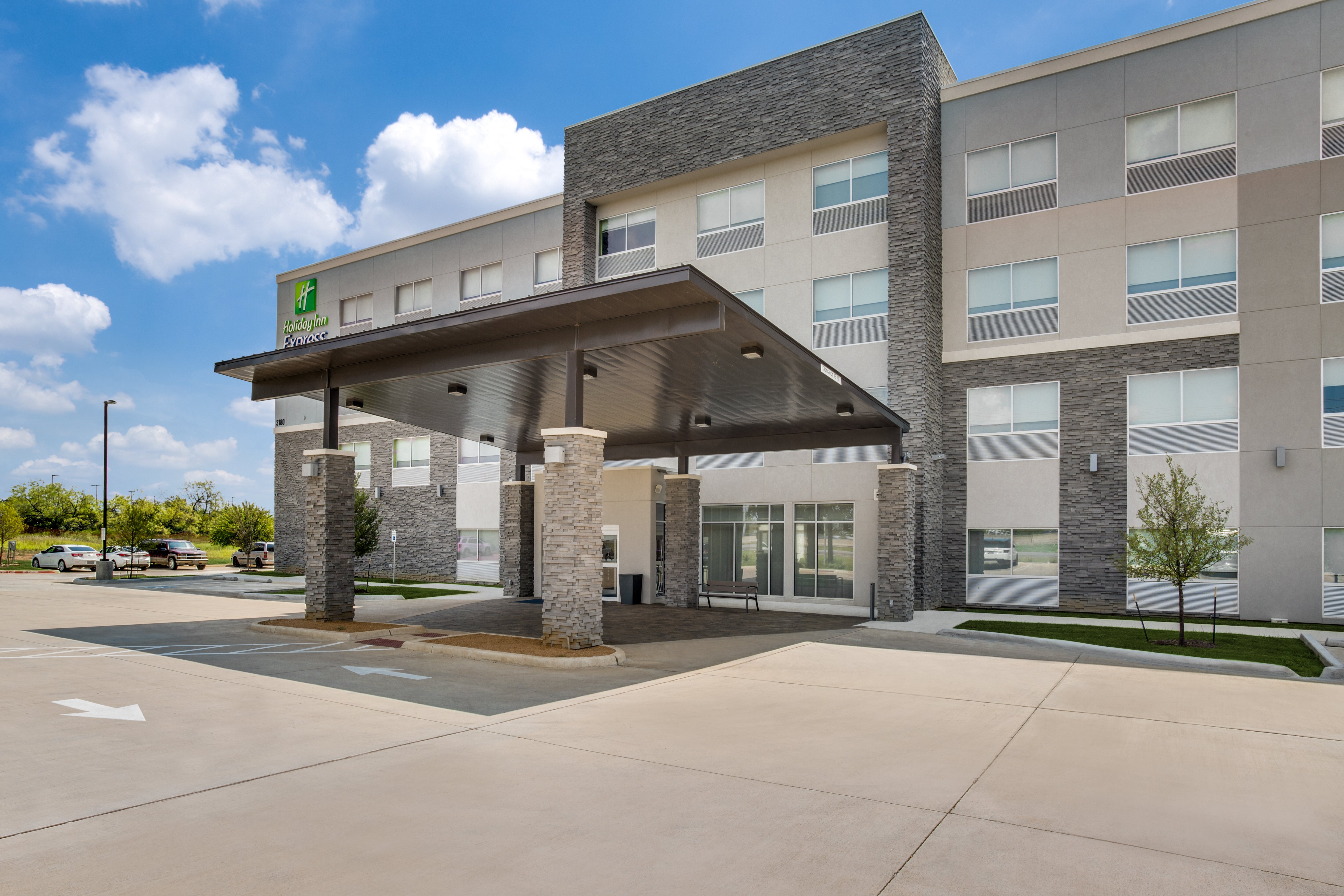 Holiday Inn Express and Suites Denton South 61/71