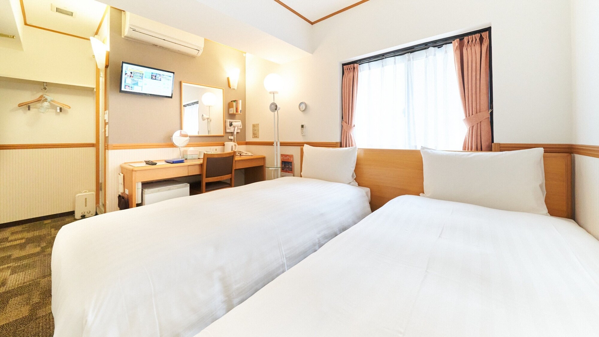 ECONOMY, TWIN BEDS, SMOKING