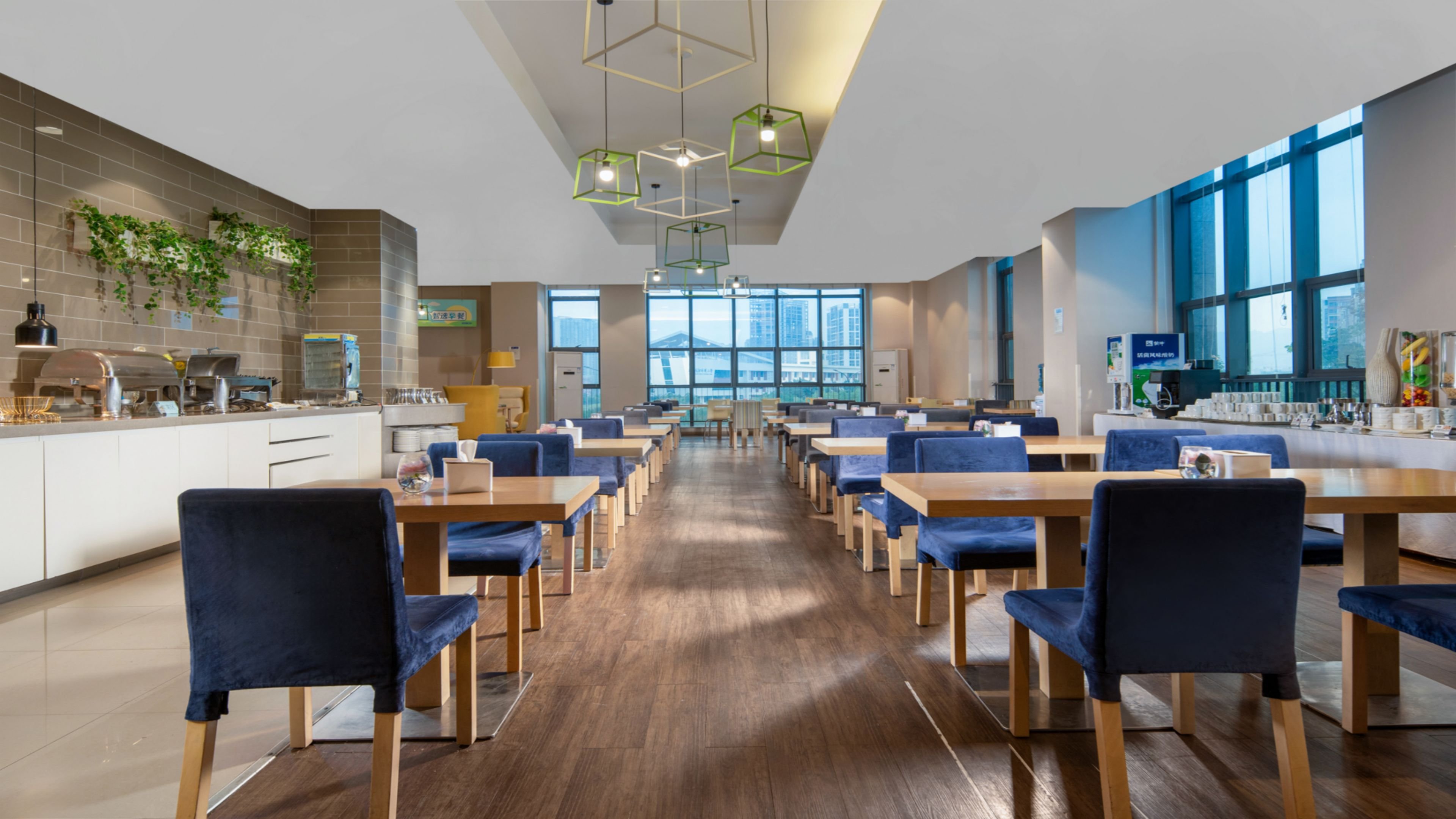 Holiday Inn Express Chongqing University Town 42/55