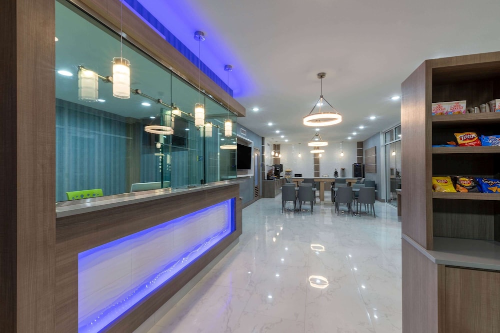 Days Inn & Suites By Wyndham Downtown/University Of Houston 11/60