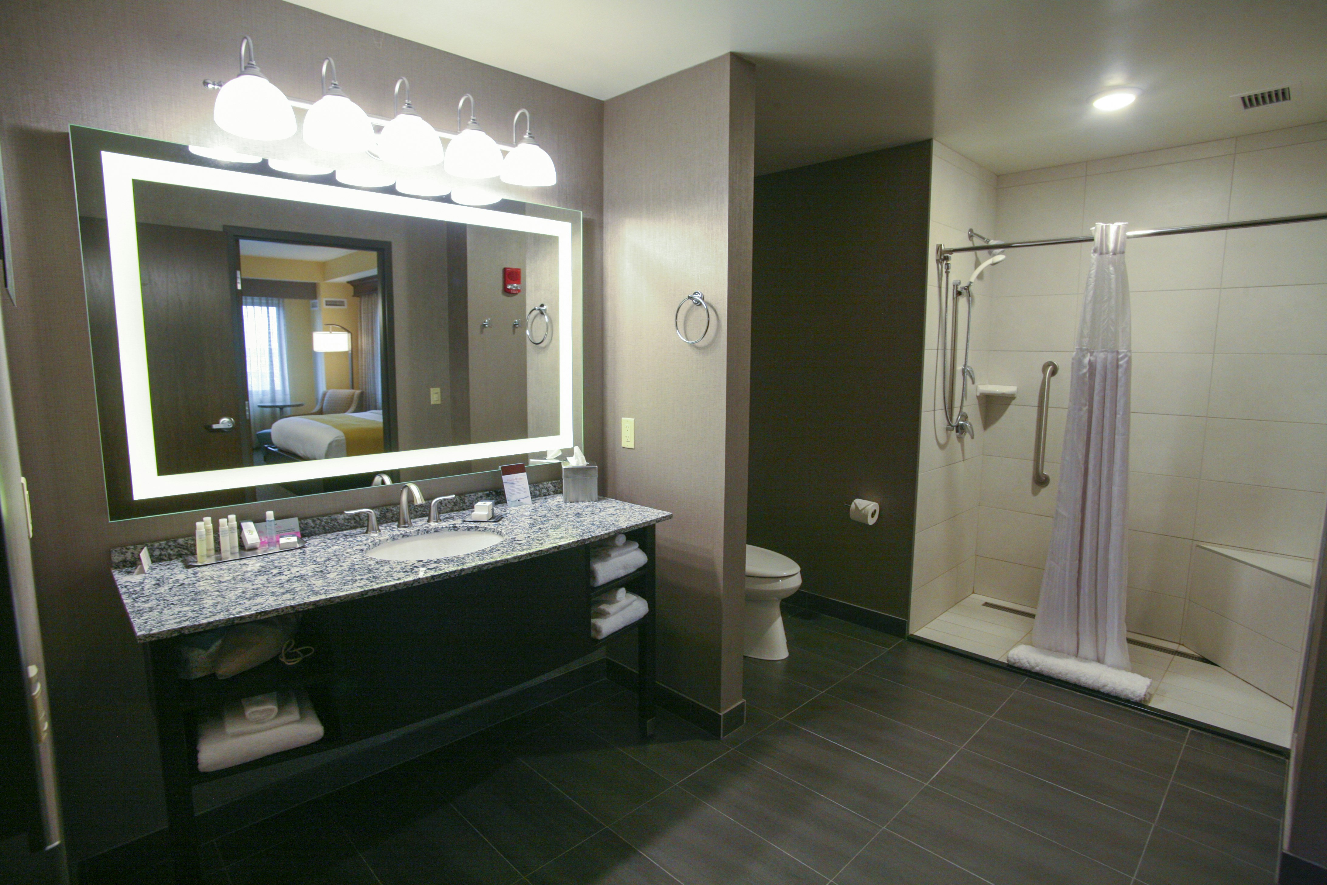 Doubletree By Hilton Hotel Bemidji 32/35