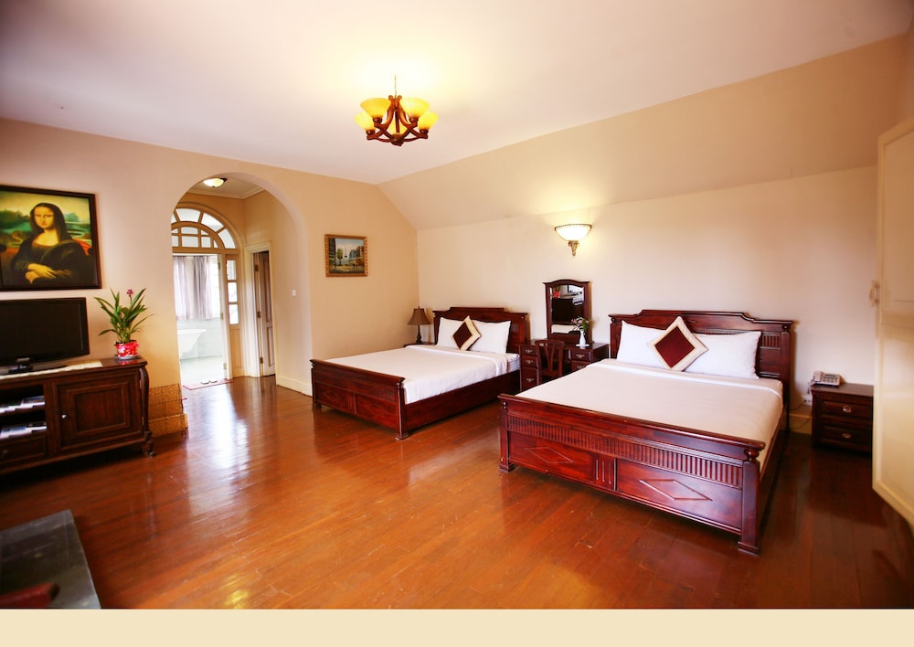 VIP, DOUBLE OR TWIN BED