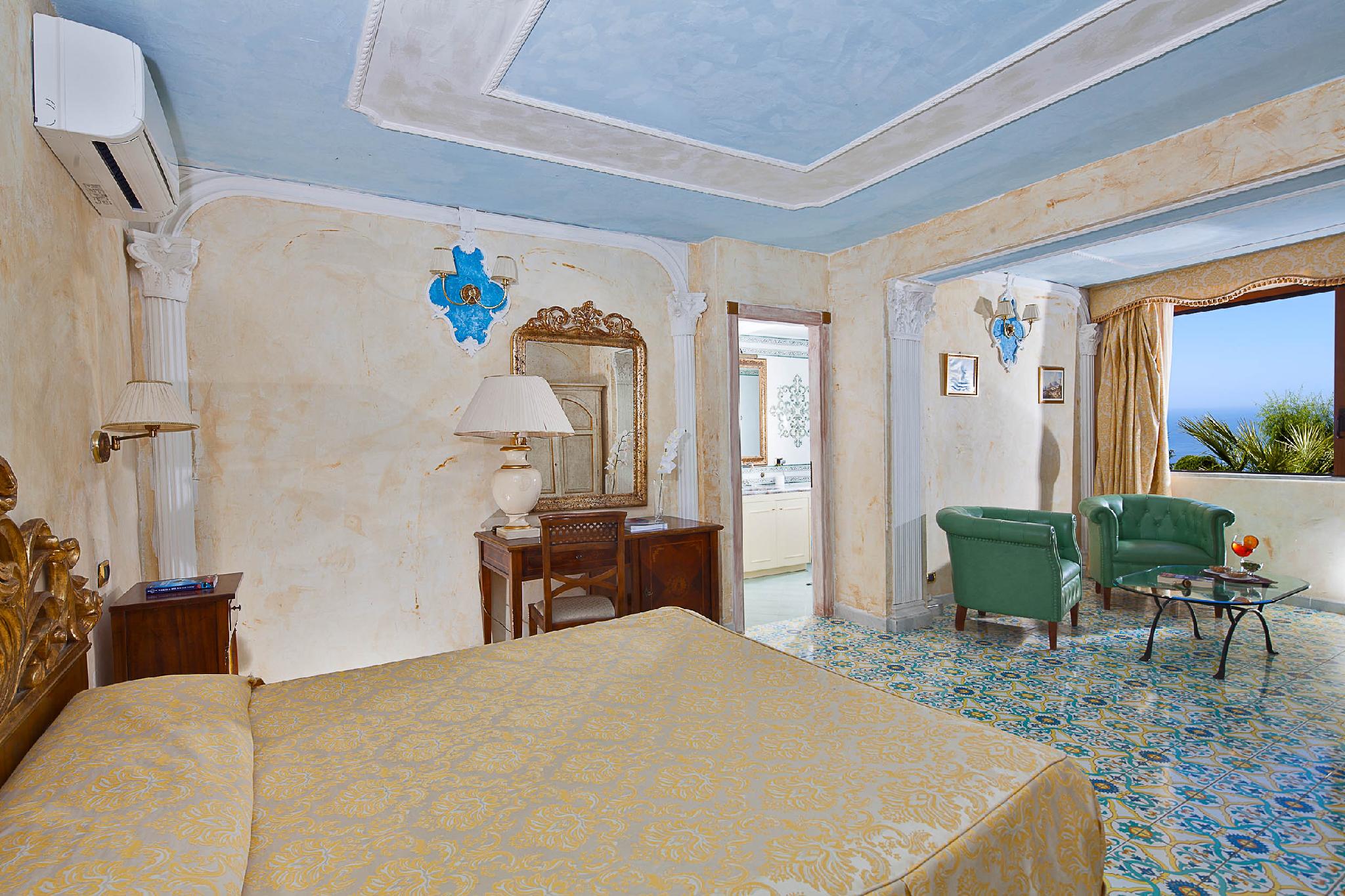 Suite, Sea View