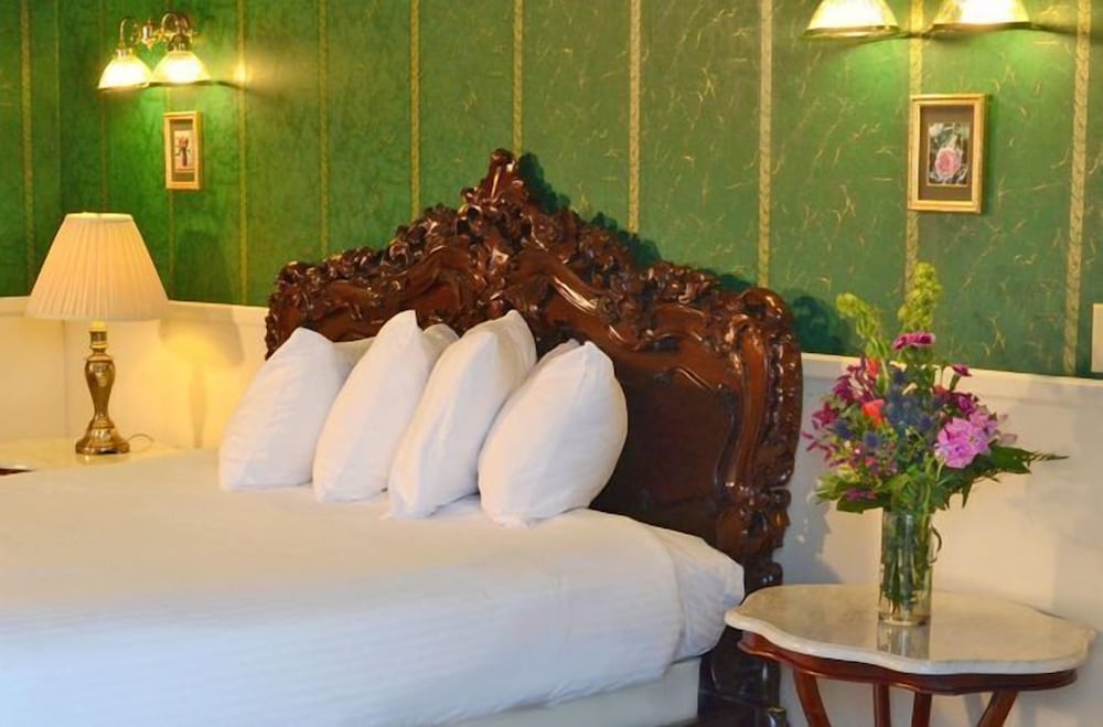 Water Street Inn 29/64