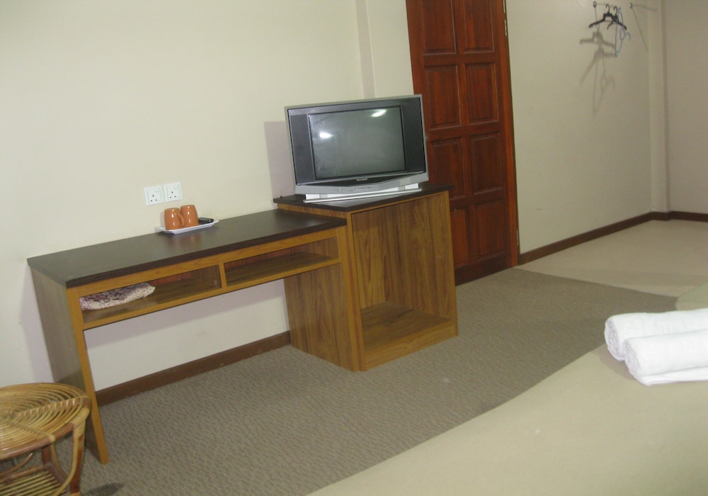 Baron Waterfront Hotel 33/42