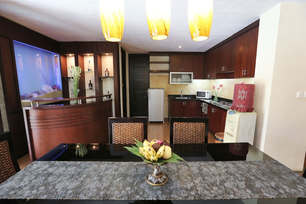 THE SANYAS SUITE 61/72