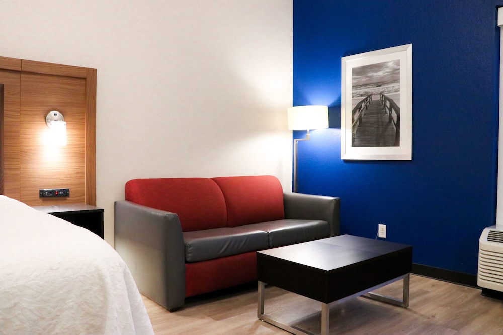 Days Inn Suites By Wyndham Fort Myers Near Jetblue Park 20/43