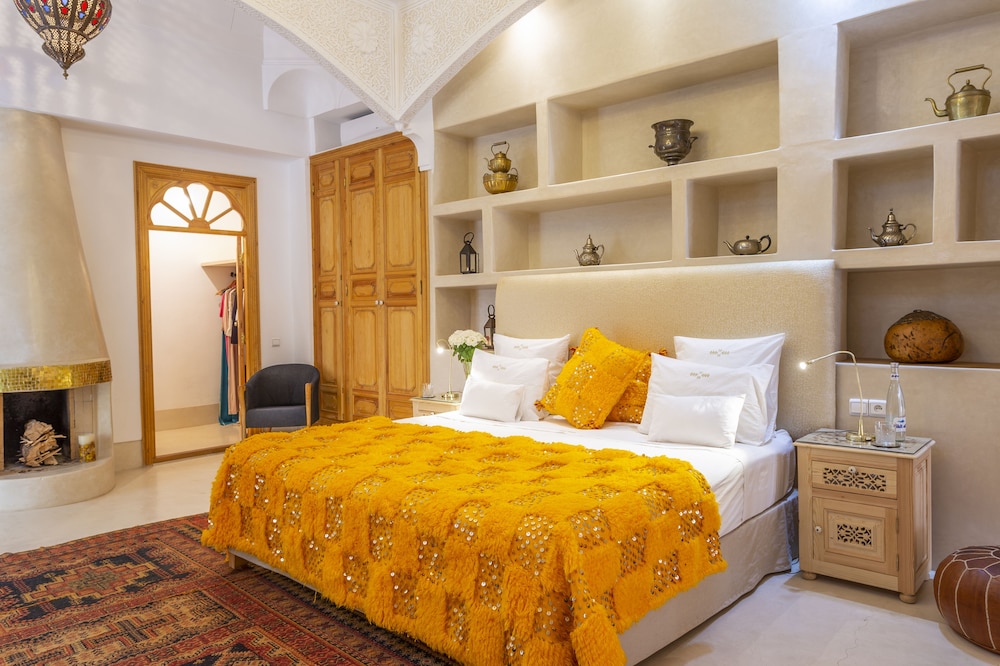 2 BEDROOMS, ROYAL, SUITE