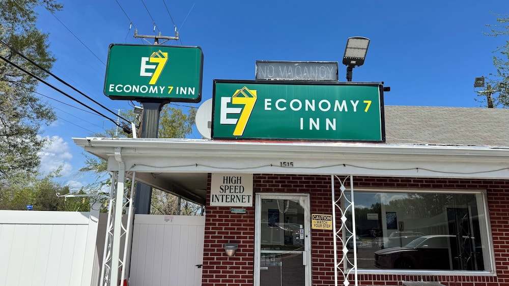 Economy 7 Inn Hampton W Pembroke 7/64