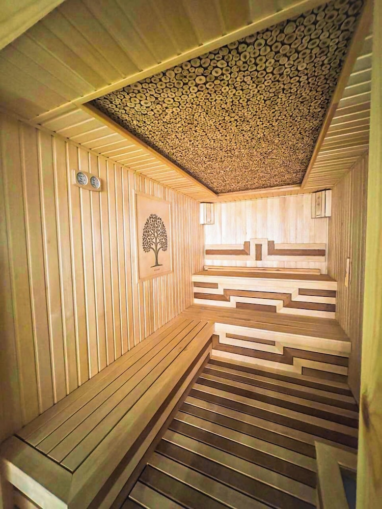 Ramada Plaza by Wyndham Tashkent Airport 45/70