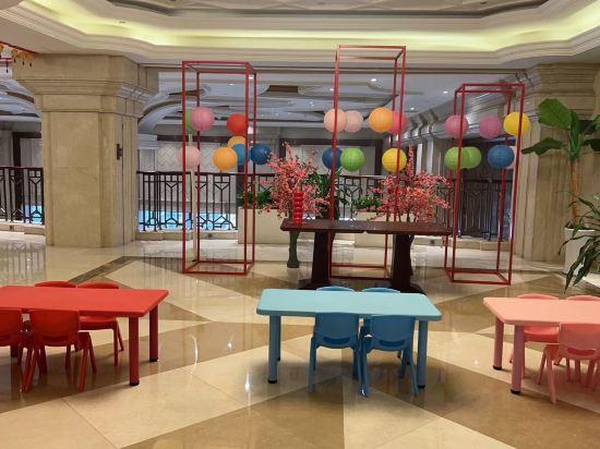 Galactic Garden International Hotel 28/32