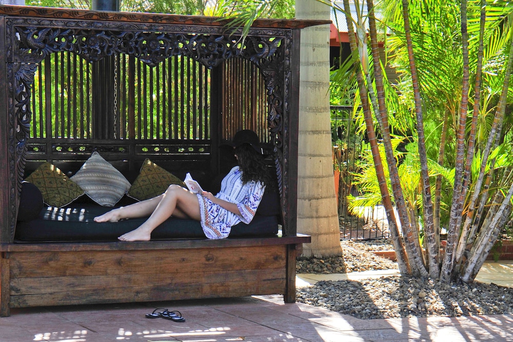 Bali Hai Resort 18/78