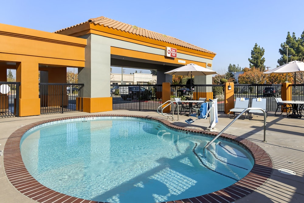 Best Western Plus Fresno Inn 5/50