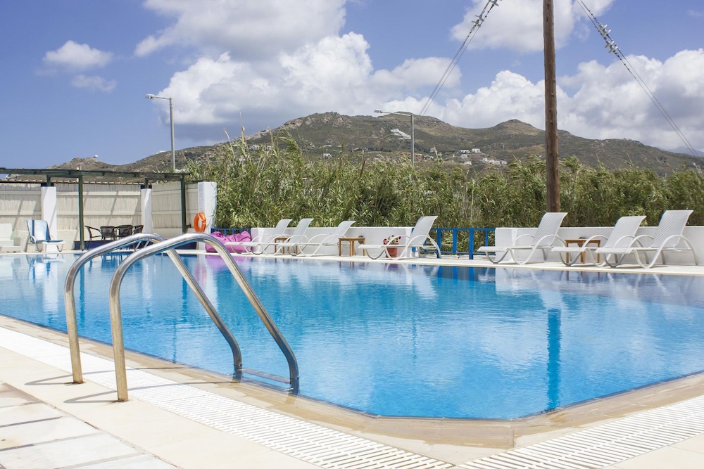 Naxos Holidays 9/64