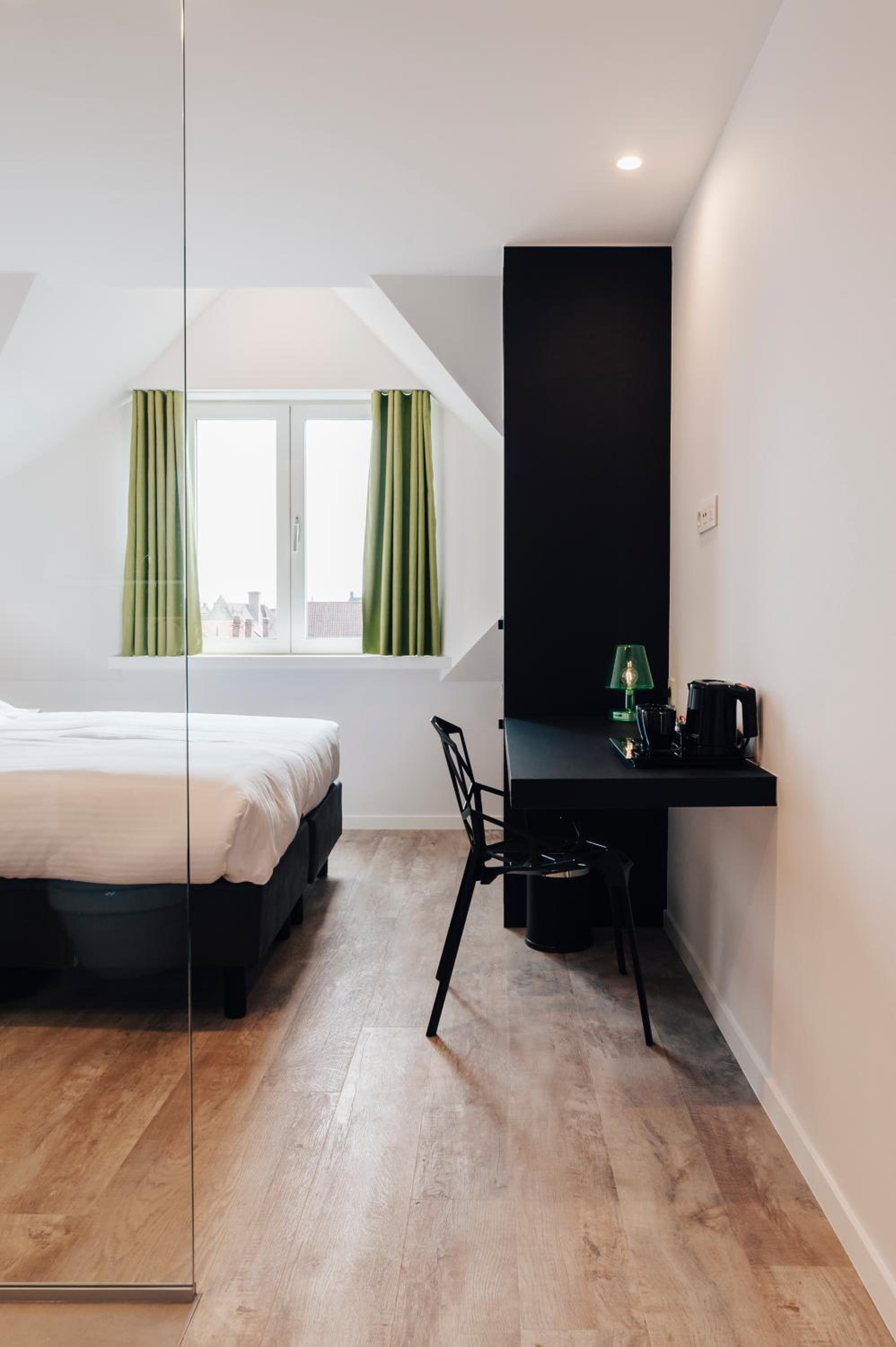 BUDGET, TWIN BEDS