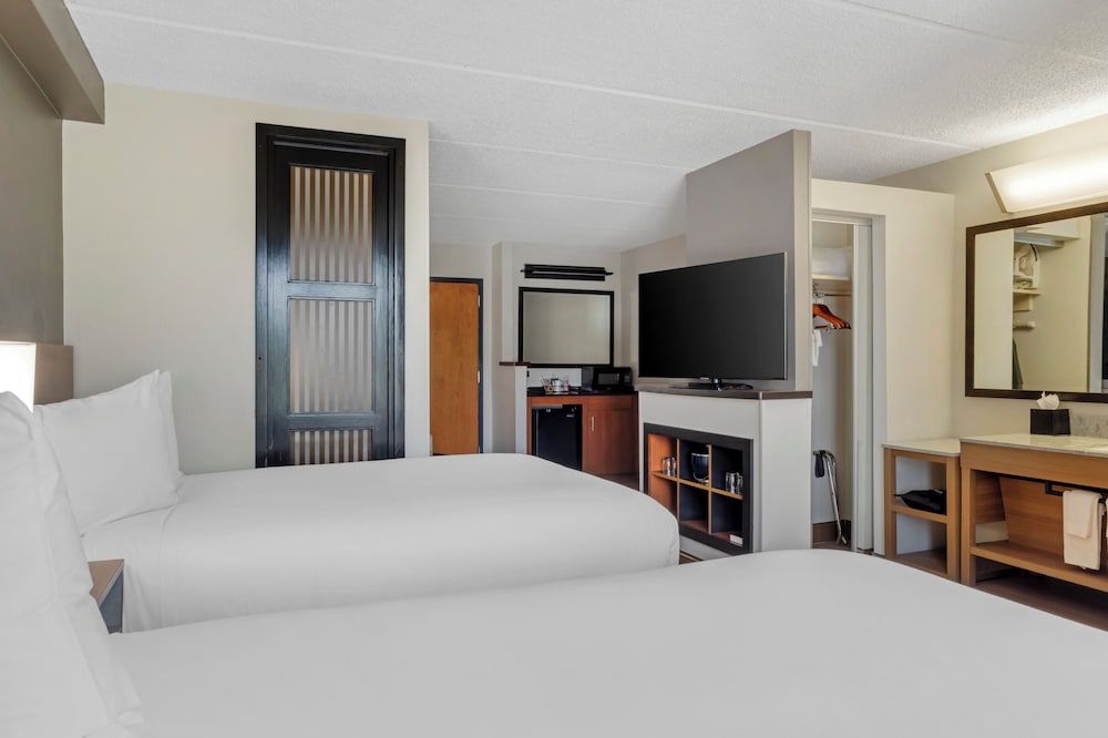 Hyatt Place Houston North 25/60