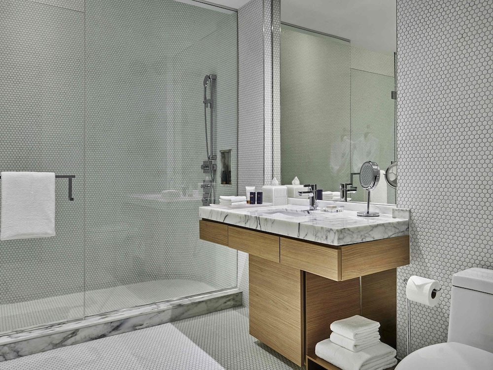 SLS LUX Brickell 60/60