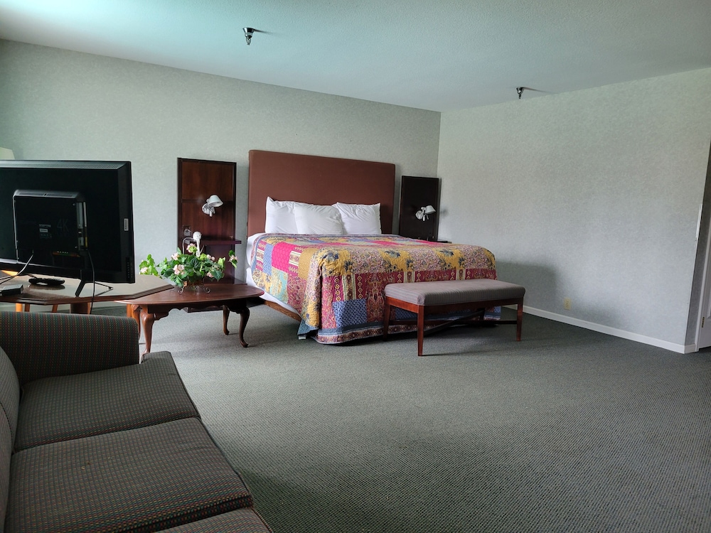 Surrey Inn Hotel 20/61