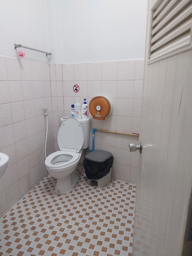 Room, 4 People, 2 Bunk Beds, Shared Bathroom