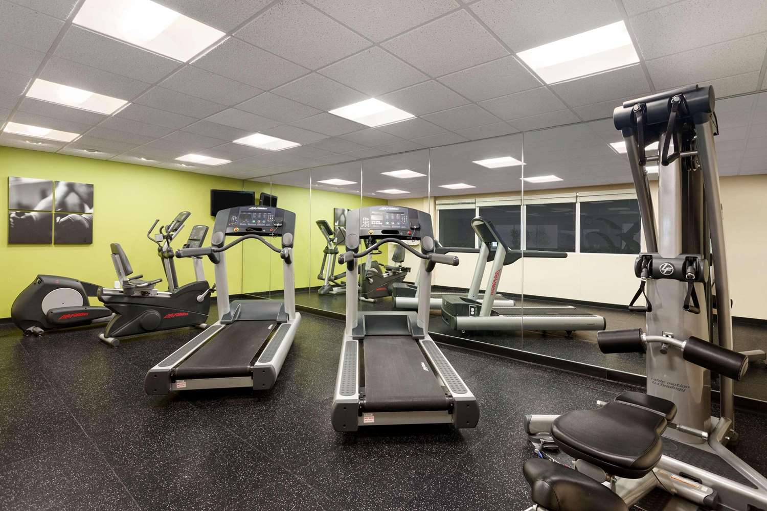 Country Inn & Suites by Radisson, Buffalo South I-90, NY 3/11