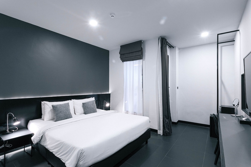 CREW HOTEL 15/50