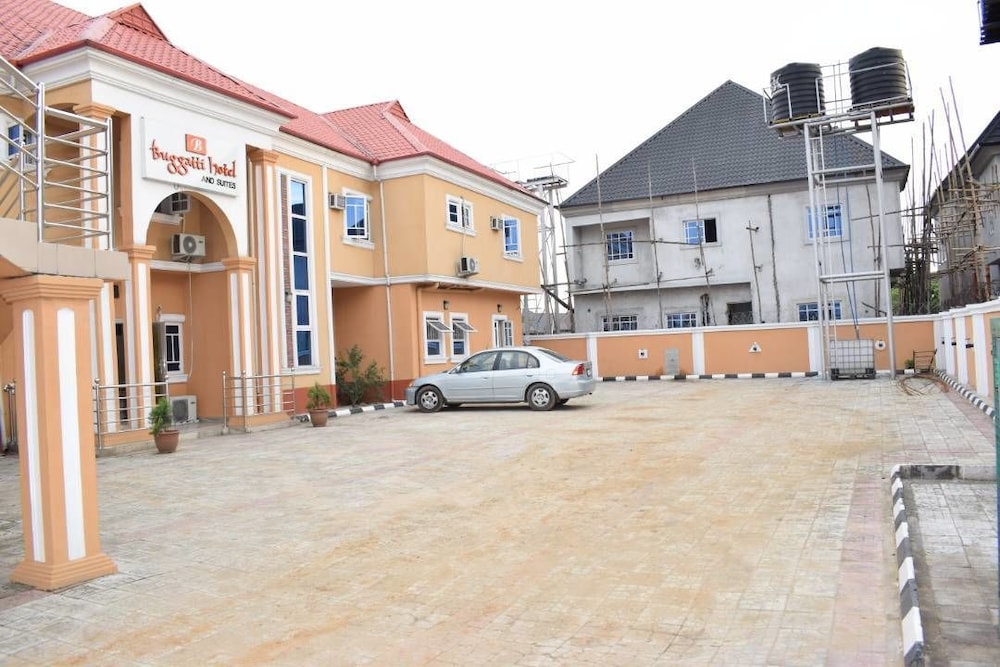 Buggatti Hotel And Suites 14/18