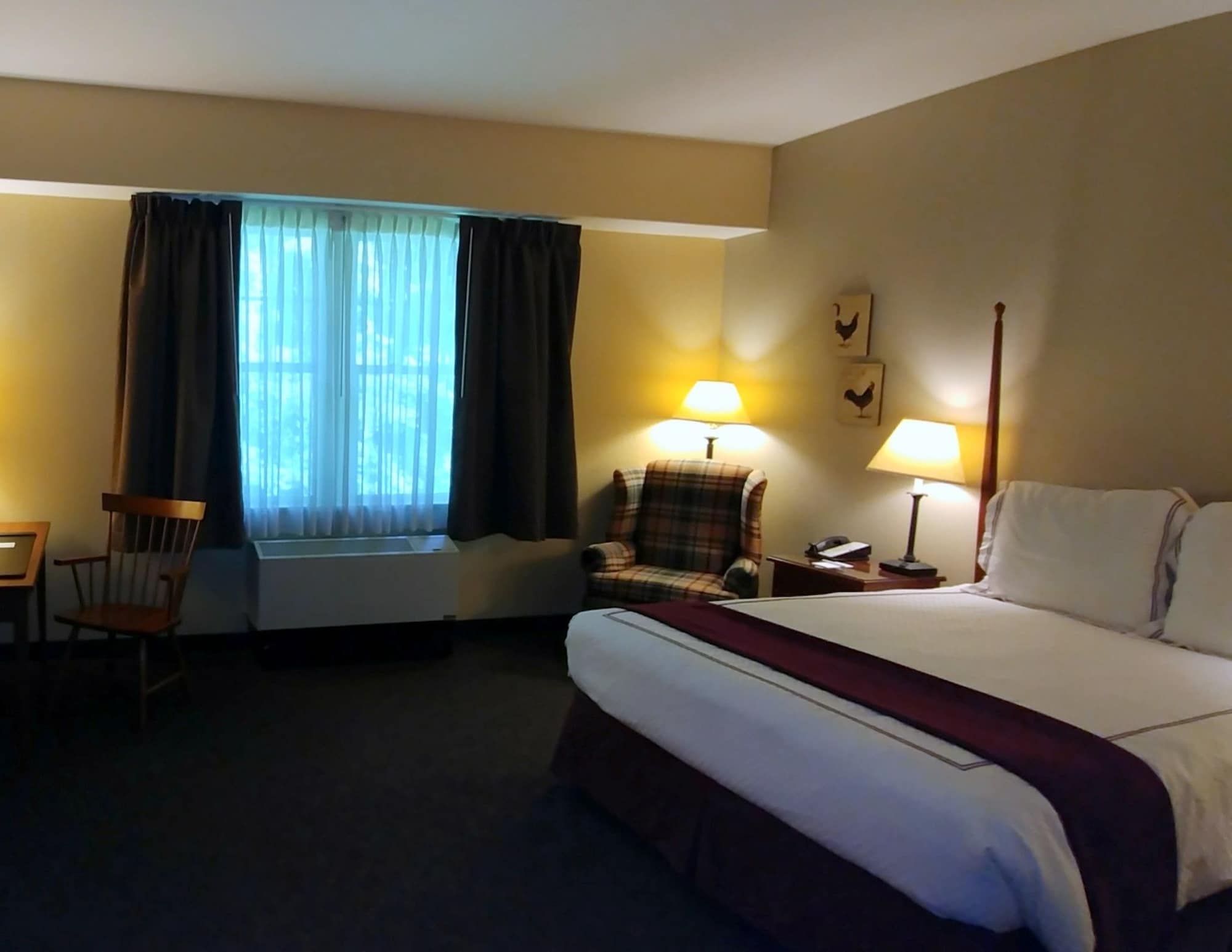 ROOM, QUEEN BED