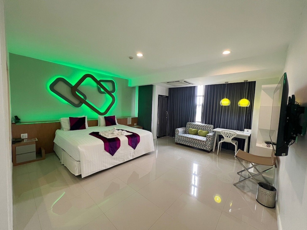DELUXE, DOUBLE BED