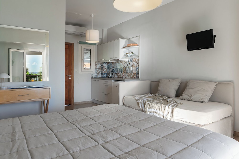 Lemonia Accommodations 32/50