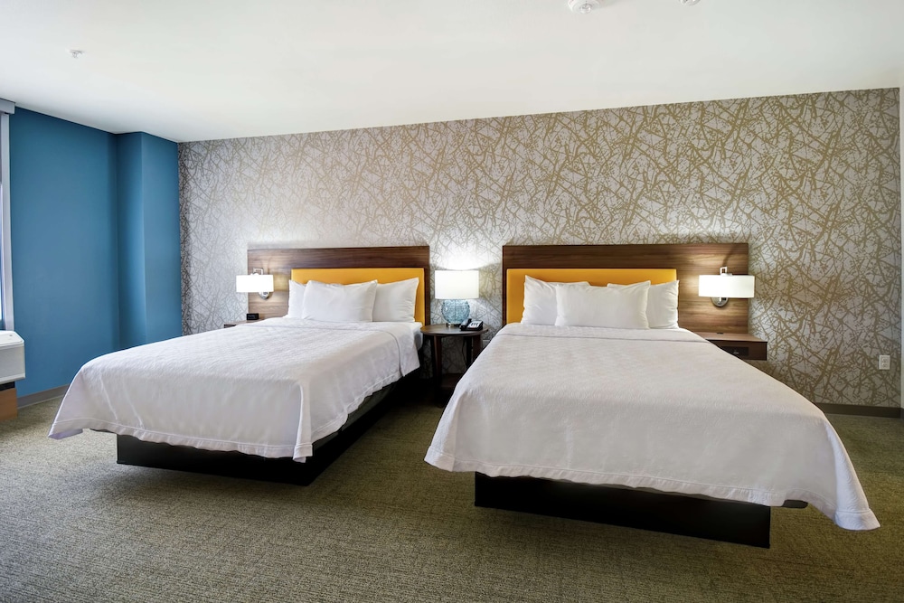 STUDIO, 2 QUEEN BEDS