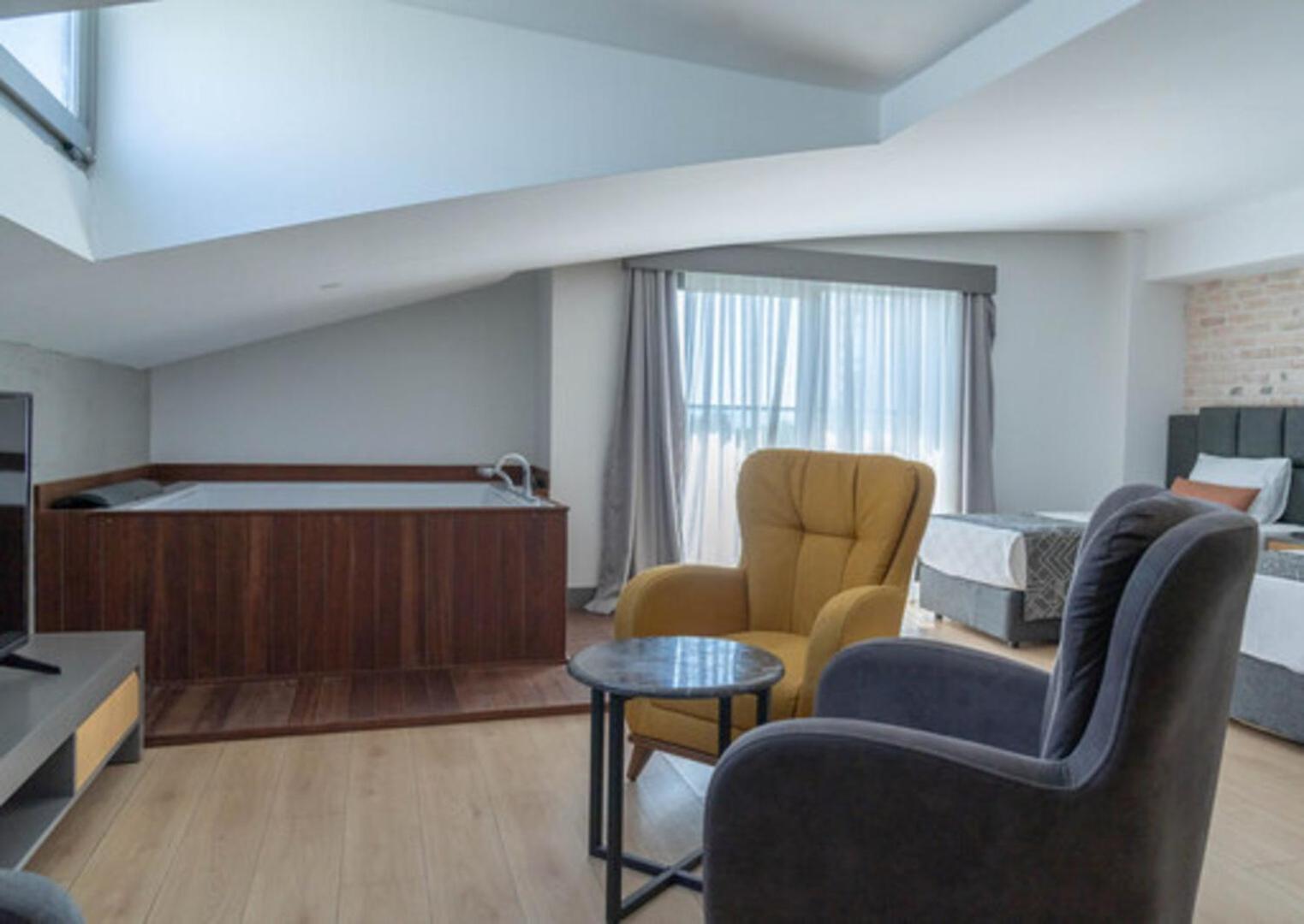 Laren Business Hotel And Spa 70/81