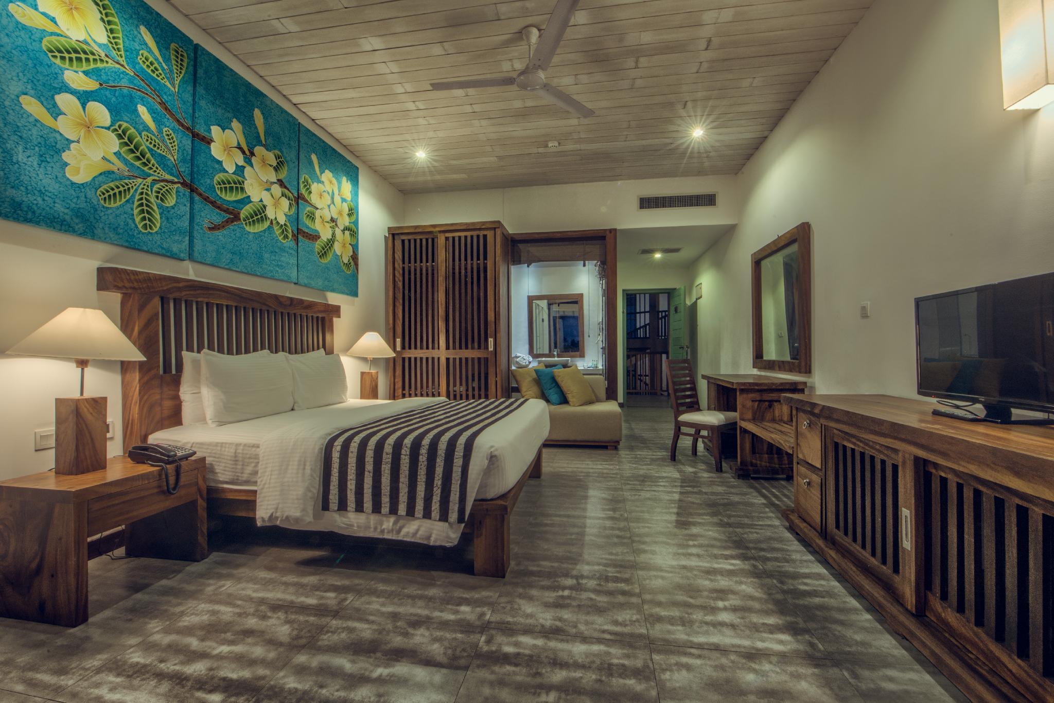 غرفة ديلوكس بسرير كينج بشرفة، Suriya Resort 2/2